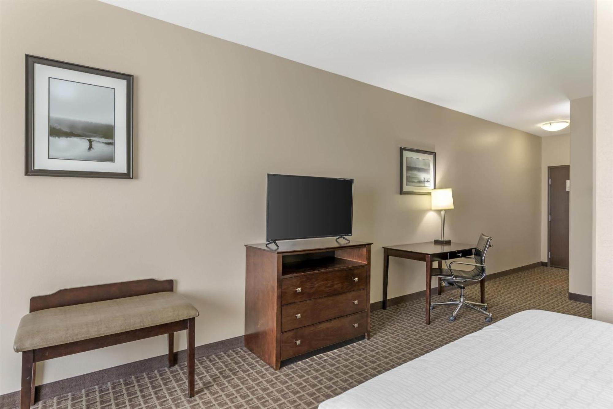 Executive Queen Suite with Two Queen Beds and Sofa Bed - Non-Smoking